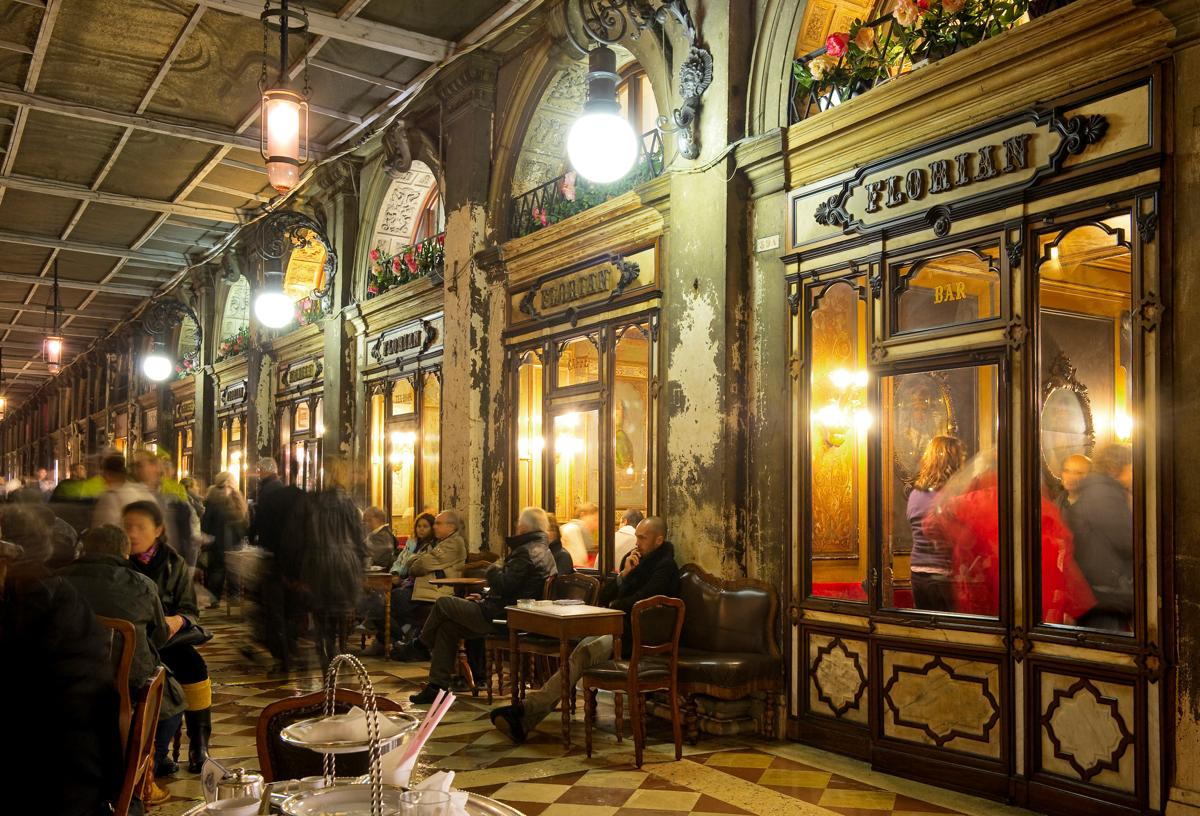 Il Florian di Venezia: dal 1720 il caffè più storico d’Italia è nella città lagunare